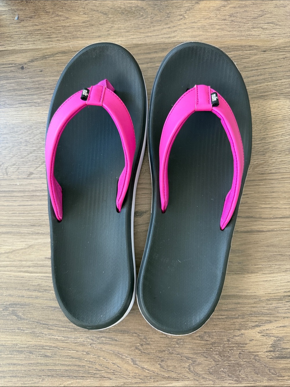 Nike Women's Bella Kai Thong Pink Sandals in Sz 7
